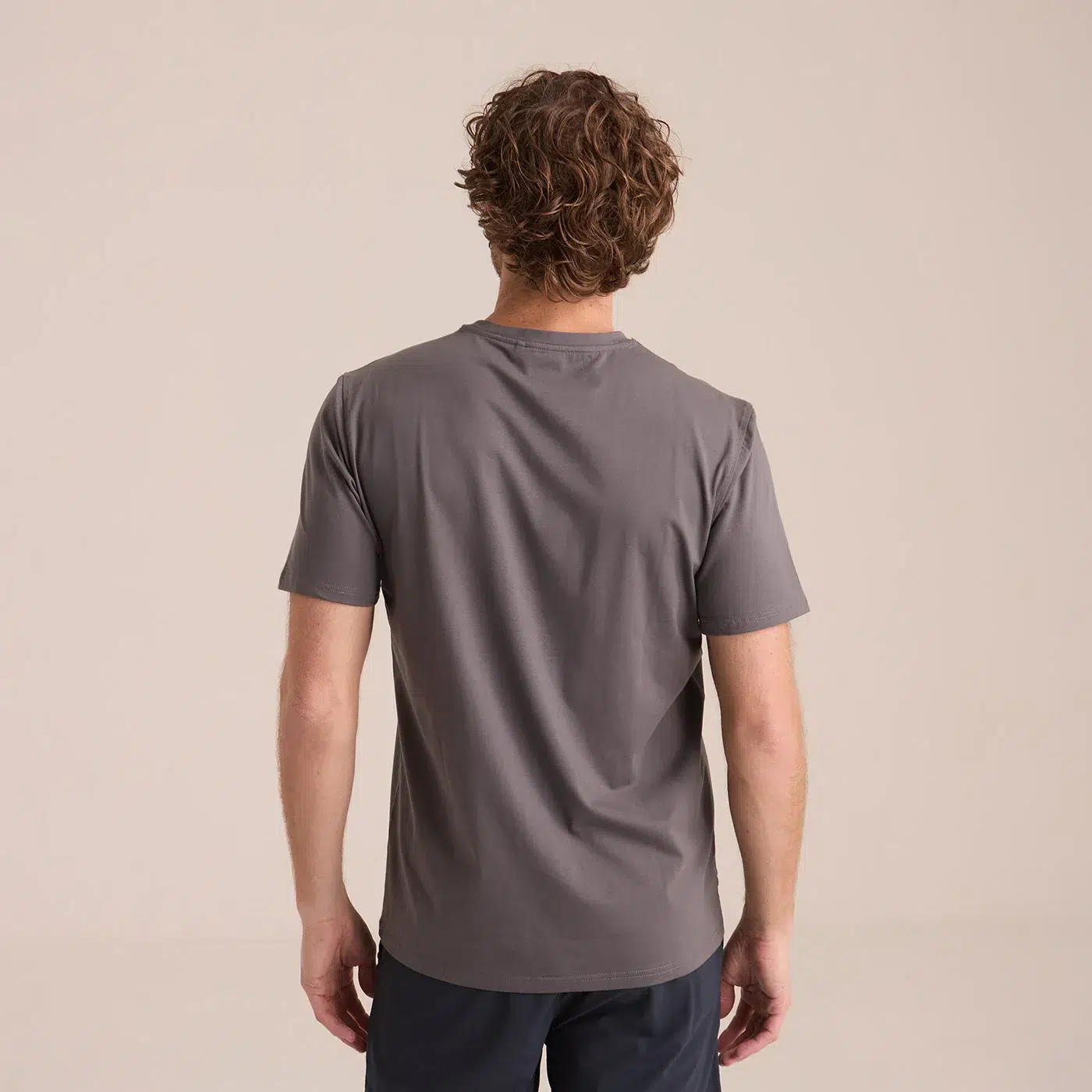 Playera Básica Porto Blanco de Hombre Gris Oscuro Cuello Redondo - Imagen 4