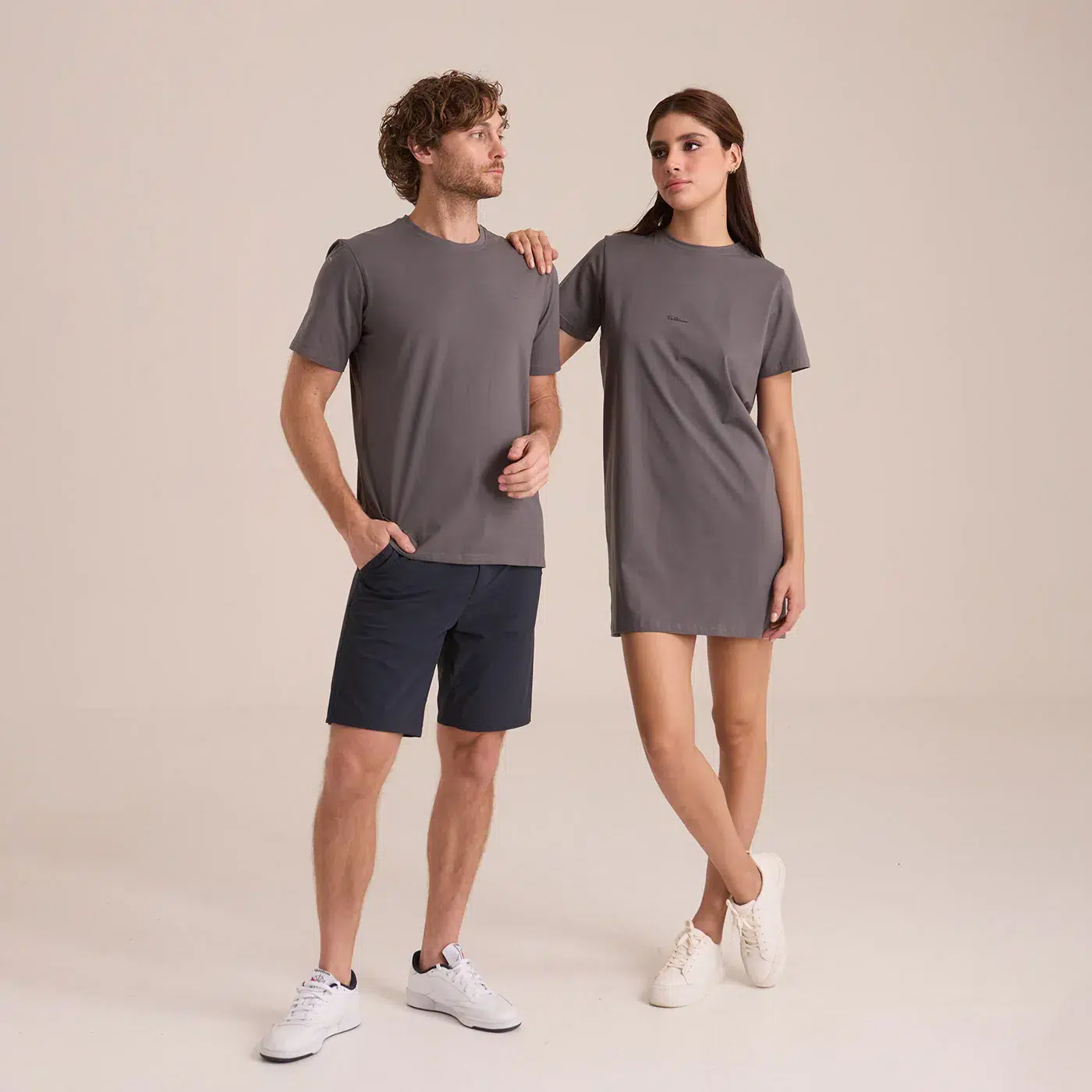 Playera Básica Porto Blanco de Hombre Gris Oscuro Cuello Redondo - Imagen 7