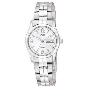 Reloj CITIZEN® para dama de cuarzo, en caja y brazalete de acero inoxidable con carátula plateada e indicadores a juego